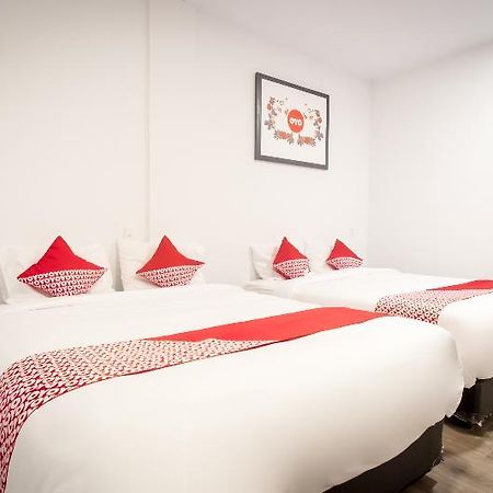 Oyo 835 Metropolitan Home Stay Медан Экстерьер фото