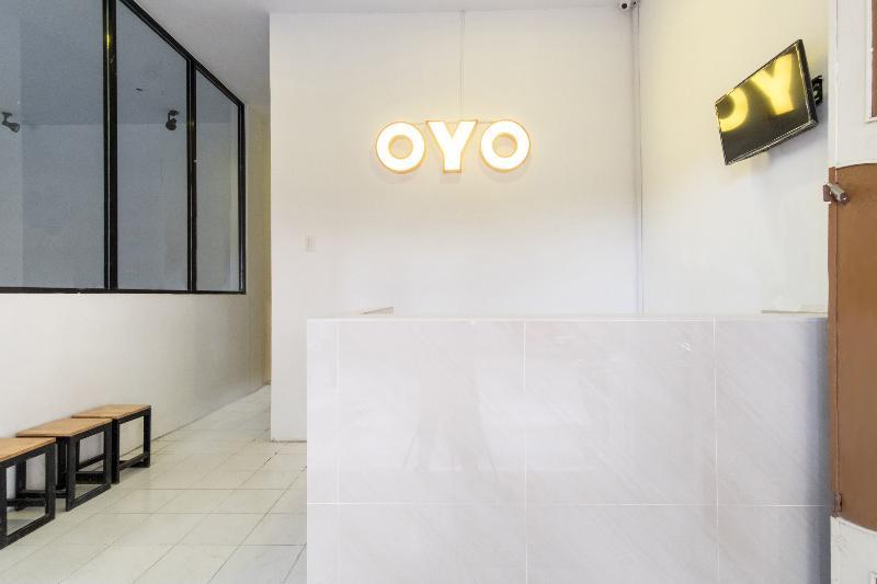 Oyo 835 Metropolitan Home Stay Медан Экстерьер фото