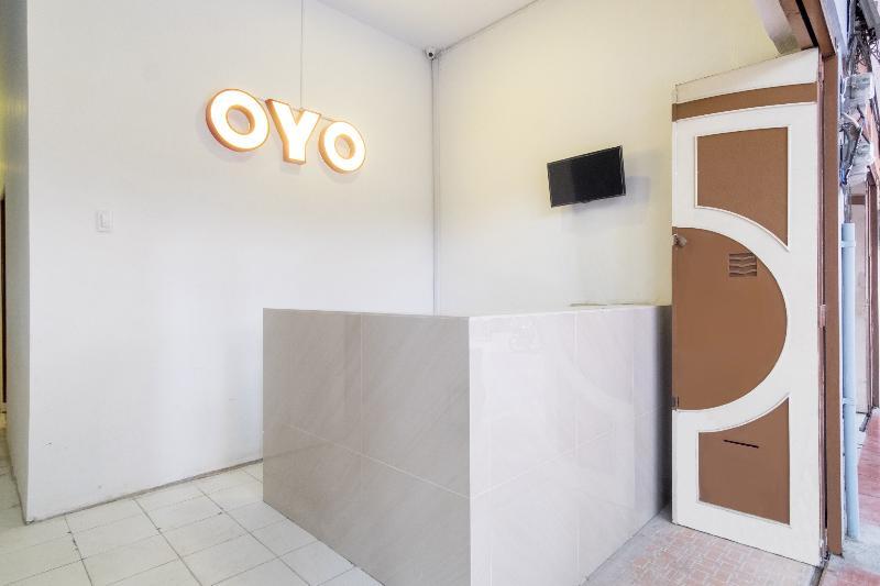 Oyo 835 Metropolitan Home Stay Медан Экстерьер фото