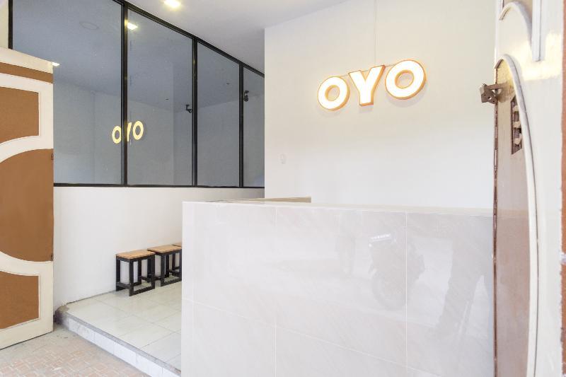 Oyo 835 Metropolitan Home Stay Медан Экстерьер фото