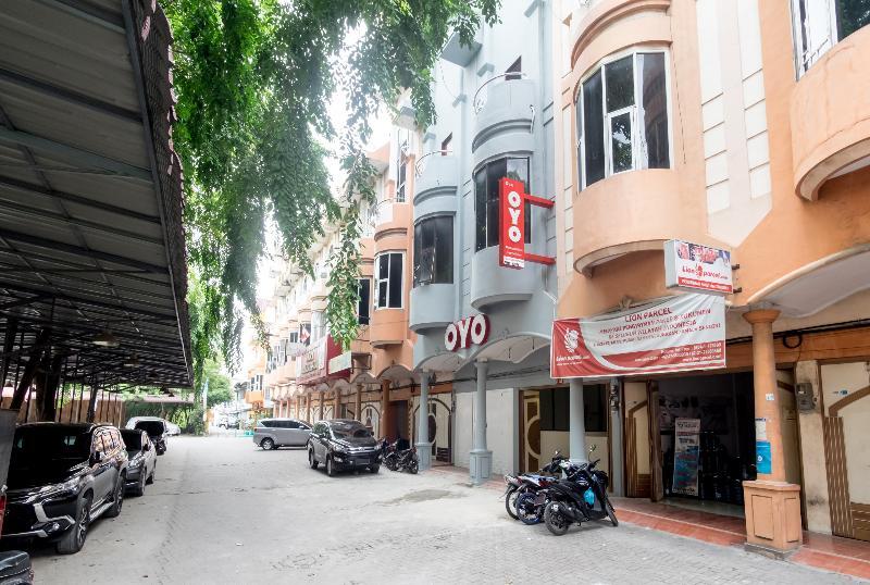 Oyo 835 Metropolitan Home Stay Медан Экстерьер фото